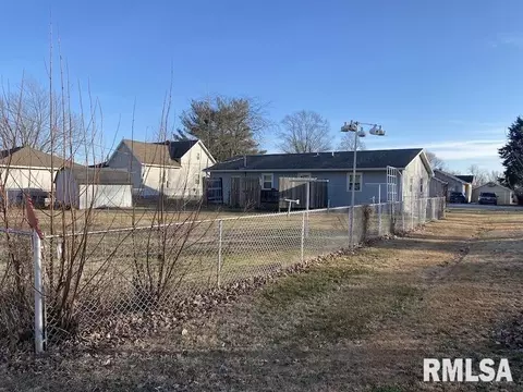 Exterior - 706 E Madison St, Casey, IL 62420 photo 8 of 11