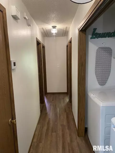 Entry Way - 706 E Madison St, Casey, IL 62420 photo 2 of 3