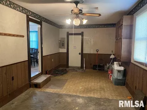 Entry Way - 706 E Madison St, Casey, IL 62420 photo 3 of 3