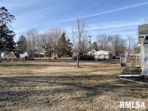 Exterior - 706 E Madison St, Casey, IL 62420 photo 2 of 11