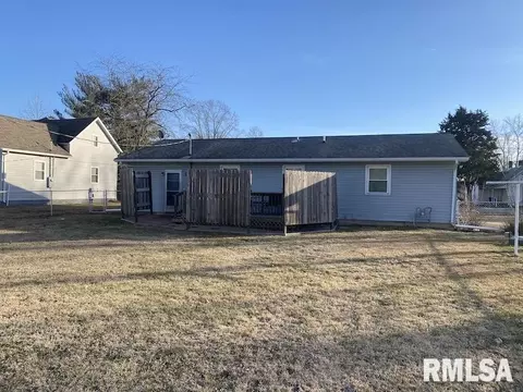 Exterior - 706 E Madison St, Casey, IL 62420 photo 9 of 11