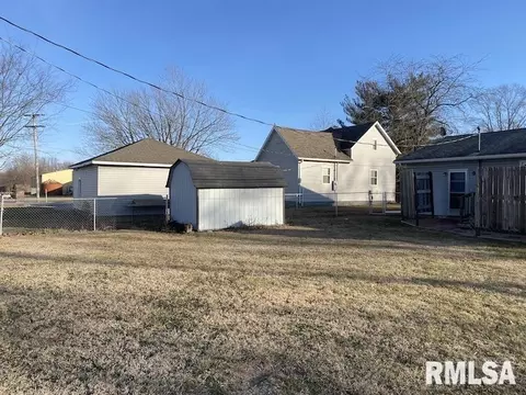 Exterior - 706 E Madison St, Casey, IL 62420 photo 10 of 11