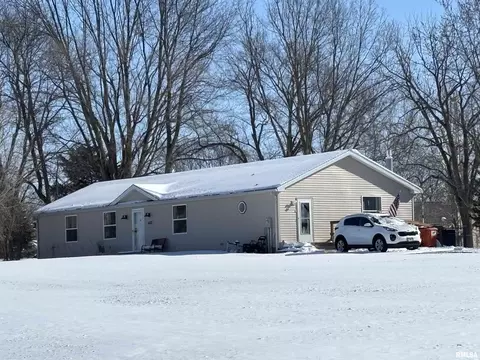 400 W Collins St, Mendon, IL 62351