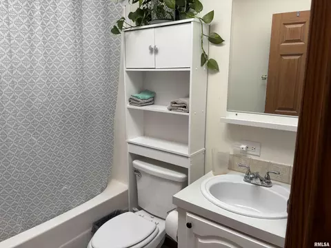 Bath - 400 W Collins St, Mendon, IL 62351 photo 2 of 2