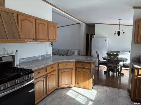 Kitchen - 400 W Collins St, Mendon, IL 62351 photo 2 of 4