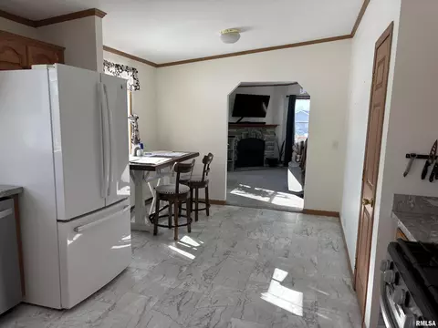 Kitchen - 400 W Collins St, Mendon, IL 62351 photo 4 of 4