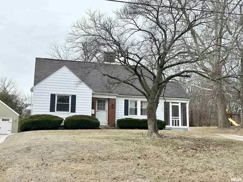 509 Woodland Pl, Jacksonville, IL 62650