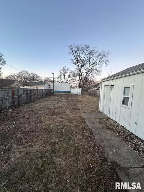 Exterior - 2267 Cincinnati Ave, Grandview, IL 62702 photo 1 of 1