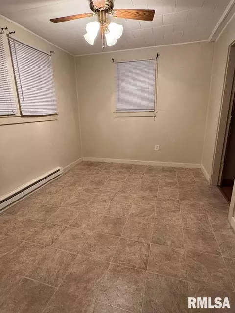 Dining - 2267 Cincinnati Ave, Grandview, IL 62702 photo 2 of 2