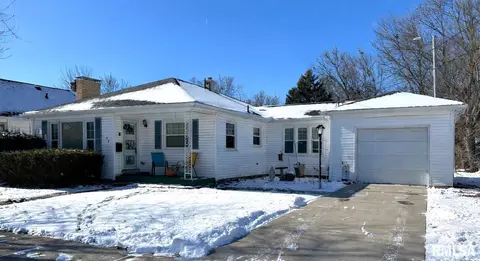 92 Madison St, Galesburg, IL 61401