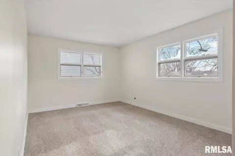 2357 Grinnell Dr, Springfield, IL 62704 photo 12
