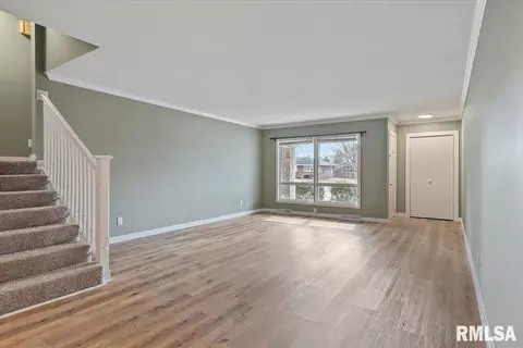 2357 Grinnell Dr, Springfield, IL 62704 photo 3