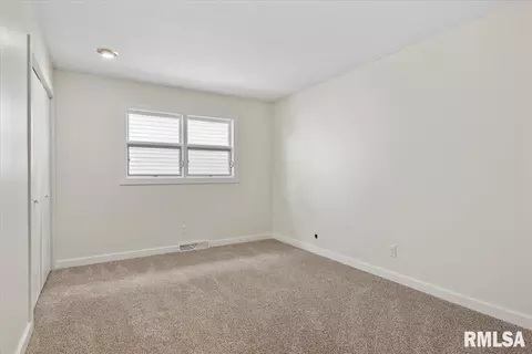 2357 Grinnell Dr, Springfield, IL 62704 photo 14