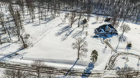 3 Governors Dr, Elkhart, IL 62634