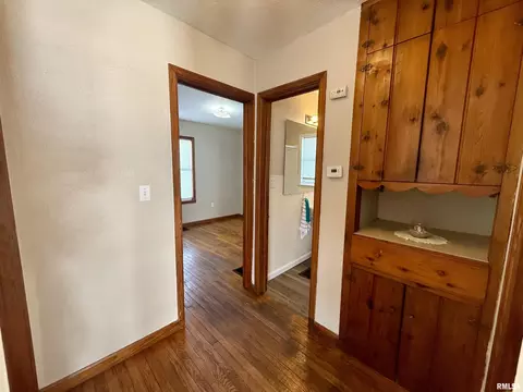 Entry Way - 219 E Mulberry St, Mendon, IL 62351 photo 1 of 2
