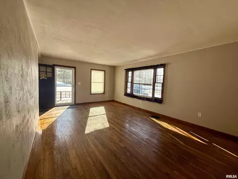 Living - 219 E Mulberry St, Mendon, IL 62351 photo 1 of 3