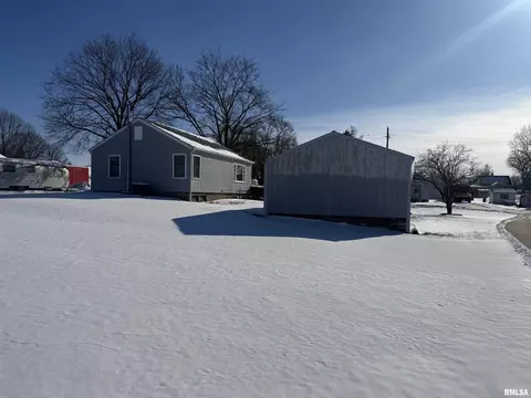 Exterior - 219 E Mulberry St, Mendon, IL 62351 photo 2 of 2