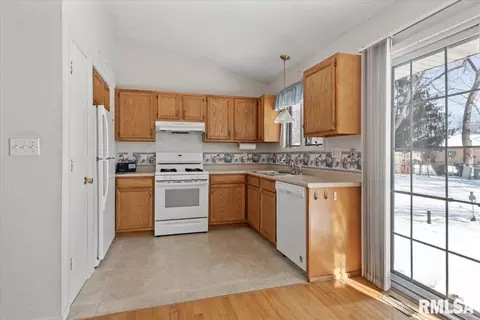 Kitchen - 216 N Durkin Dr, Springfield, IL 62702 photo 1 of 2