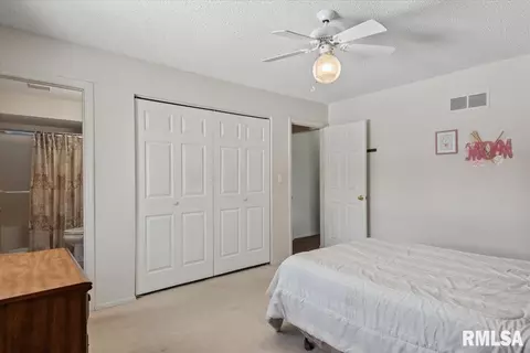 Bedroom - 216 N Durkin Dr, Springfield, IL 62702 photo 2 of 4