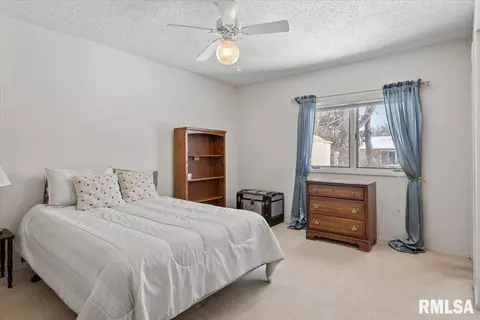 Bedroom - 216 N Durkin Dr, Springfield, IL 62702 photo 1 of 4