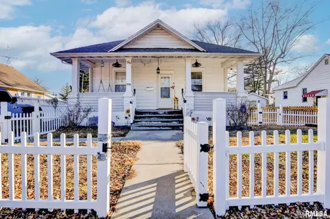 1114 W Adams St, Taylorville, IL 62568