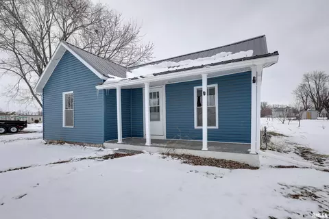 212 Adams St, Coatsburg, IL 62325
