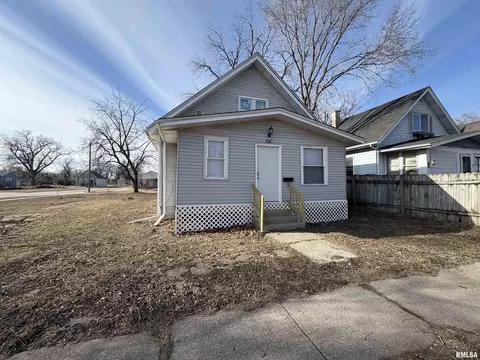 524 7th St, Rock Island, IL 61201