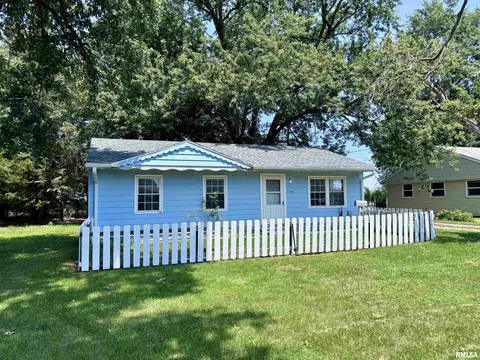 1241 Garden Ln, Galesburg, IL 61401