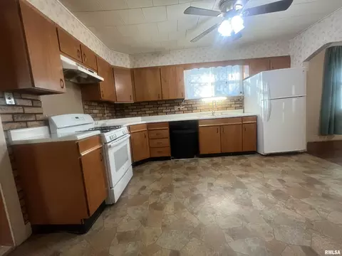 Kitchen - 1942 S 11th St, Springfield, IL 62703 photo 2 of 2