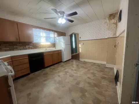Kitchen - 1942 S 11th St, Springfield, IL 62703 photo 1 of 2