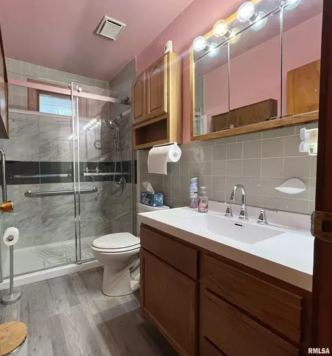 Bath - 1942 S 11th St, Springfield, IL 62703 photo 2 of 2