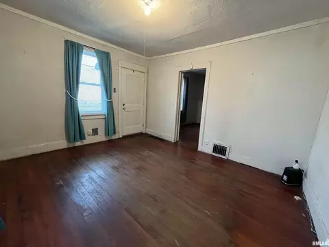 Living - 1942 S 11th St, Springfield, IL 62703 photo 3 of 4