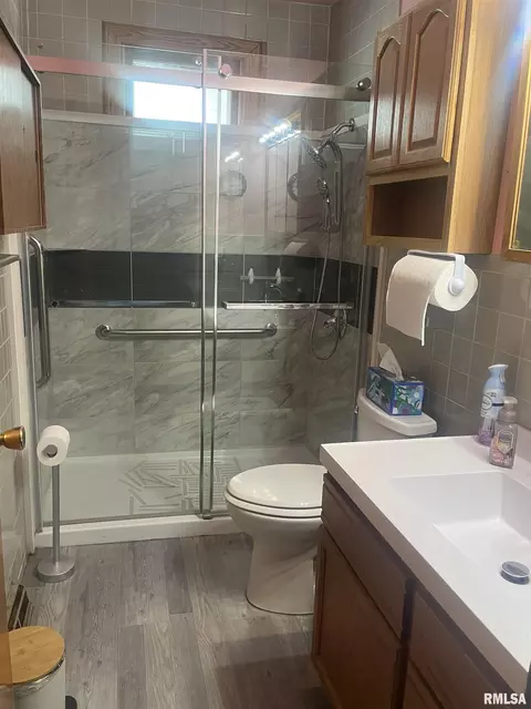 Bath - 1942 S 11th St, Springfield, IL 62703 photo 1 of 2