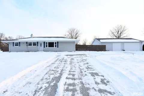 1424 W Sunset Dr, Taylorville, IL 62568