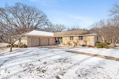 13934 Century Oaks Dr, Geneseo, IL 61254