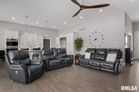 Other - 2813 Richardson Dr, Springfield, IL 62711 photo 4 of 17