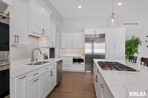 Kitchen - 2813 Richardson Dr, Springfield, IL 62711 photo 6 of 7