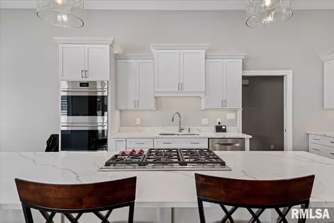 Kitchen - 2813 Richardson Dr, Springfield, IL 62711 photo 3 of 7
