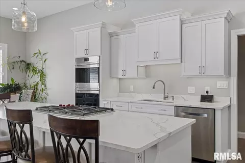 Kitchen - 2813 Richardson Dr, Springfield, IL 62711 photo 2 of 7