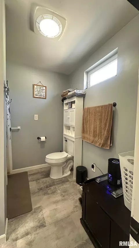 Bath - 204 W School St, Camp Point, IL 62320 photo 1 of 2