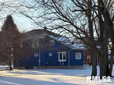 543 N Webster St, Taylorville, IL 62568