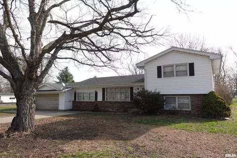 895 Pine St, Galesburg, IL 61401