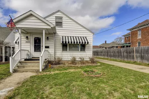 311 W Adams St, Taylorville, IL 62568