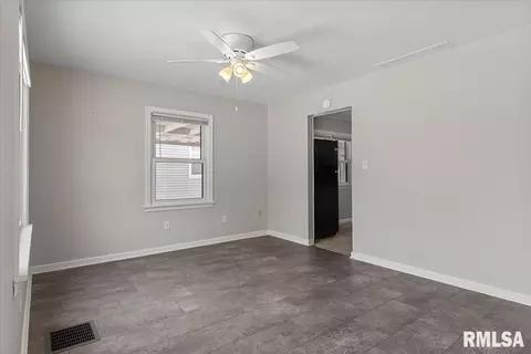Living - 3012 Louise Ln, Springfield, IL 62702 photo 1 of 4