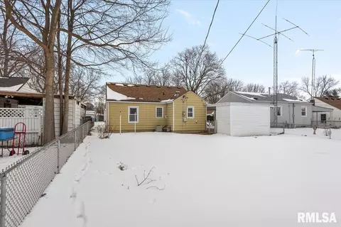 Exterior - 3012 Louise Ln, Springfield, IL 62702 photo 5 of 6