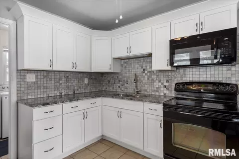 Kitchen - 3012 Louise Ln, Springfield, IL 62702 photo 1 of 2
