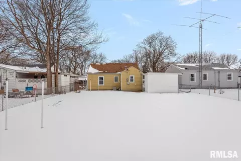 Exterior - 3012 Louise Ln, Springfield, IL 62702 photo 4 of 6