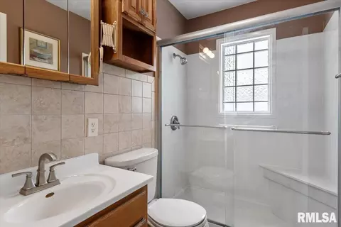 Bath - 3012 Louise Ln, Springfield, IL 62702 photo 1 of 1