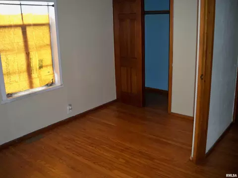 Bedroom - 2700 S State St, Springfield, IL 62704 photo 2 of 3