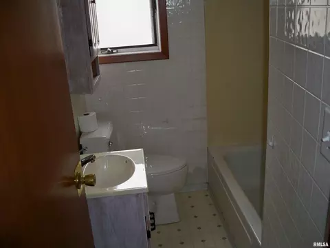 Bath - 2700 S State St, Springfield, IL 62704 photo 2 of 2